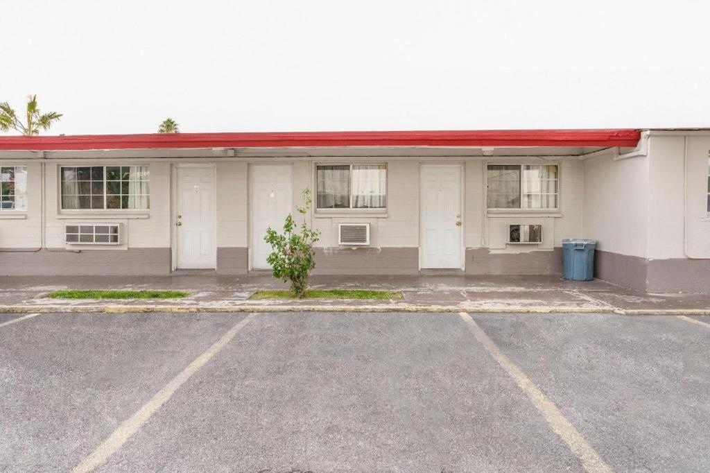Oyo Gateway Motel Las Vegas North Strip/Fremont St. Area Ngoại thất bức ảnh