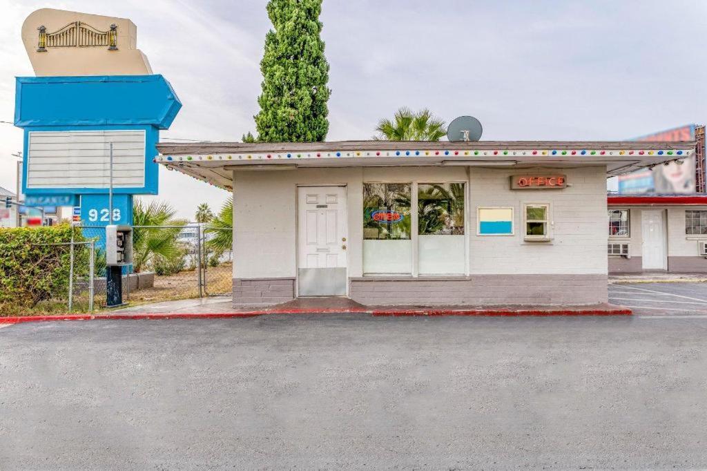 Oyo Gateway Motel Las Vegas North Strip/Fremont St. Area Ngoại thất bức ảnh