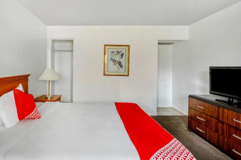 Oyo Gateway Motel Las Vegas North Strip/Fremont St. Area Ngoại thất bức ảnh