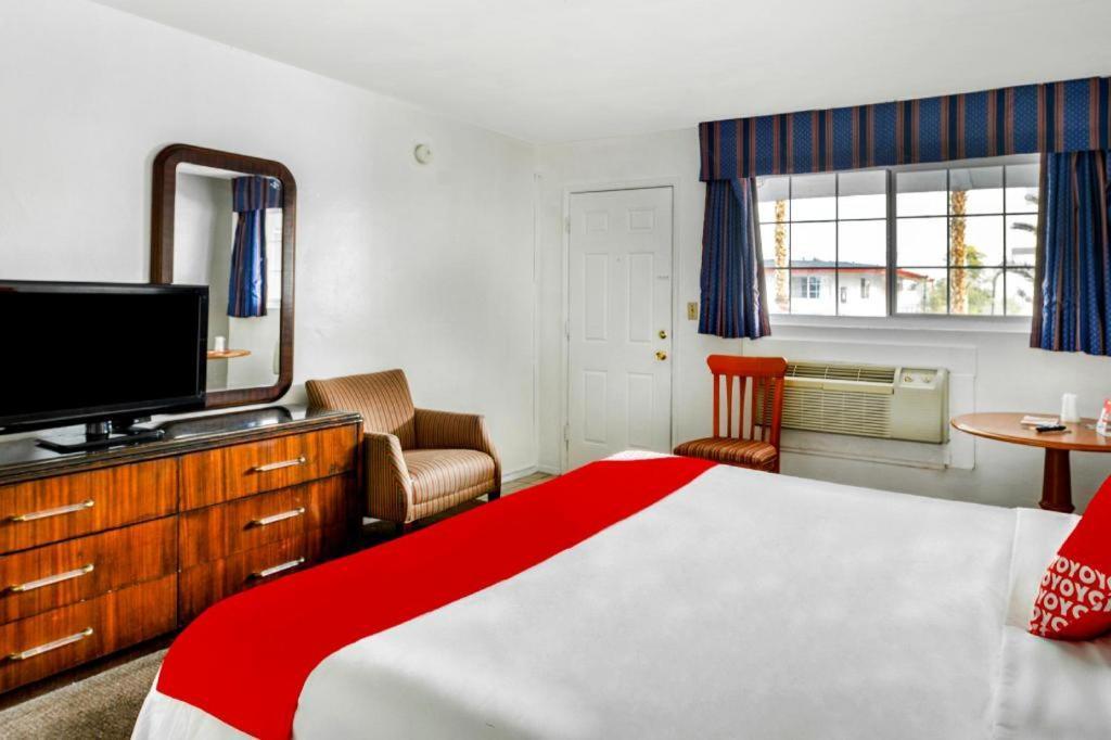 Oyo Gateway Motel Las Vegas North Strip/Fremont St. Area Ngoại thất bức ảnh