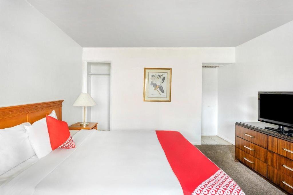 Oyo Gateway Motel Las Vegas North Strip/Fremont St. Area Ngoại thất bức ảnh
