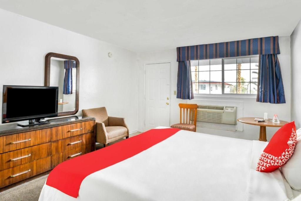 Oyo Gateway Motel Las Vegas North Strip/Fremont St. Area Ngoại thất bức ảnh