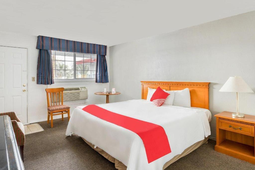 Oyo Gateway Motel Las Vegas North Strip/Fremont St. Area Ngoại thất bức ảnh