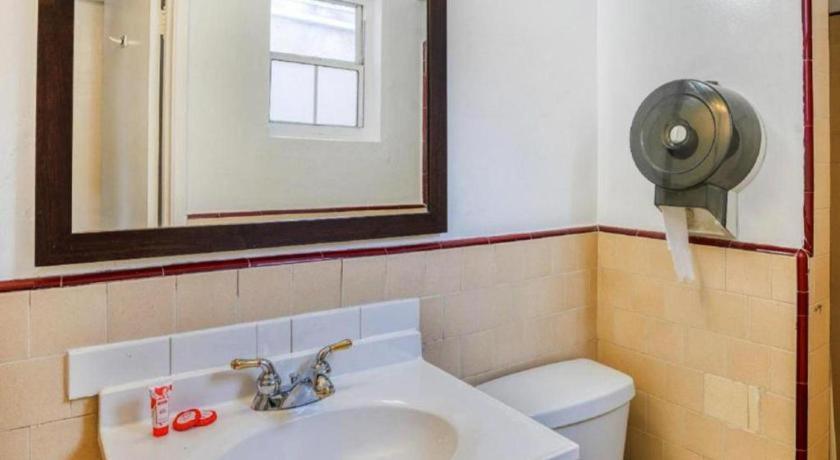 Oyo Gateway Motel Las Vegas North Strip/Fremont St. Area Ngoại thất bức ảnh