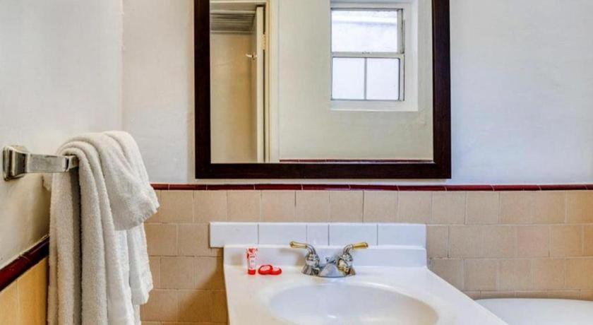 Oyo Gateway Motel Las Vegas North Strip/Fremont St. Area Ngoại thất bức ảnh