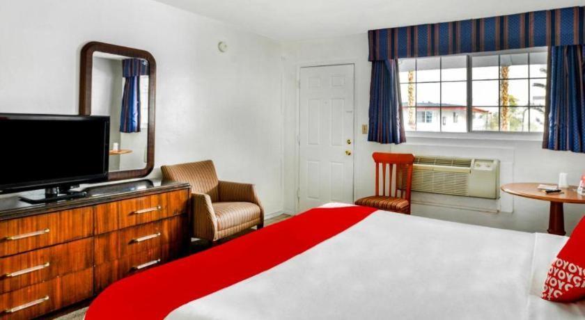 Oyo Gateway Motel Las Vegas North Strip/Fremont St. Area Ngoại thất bức ảnh