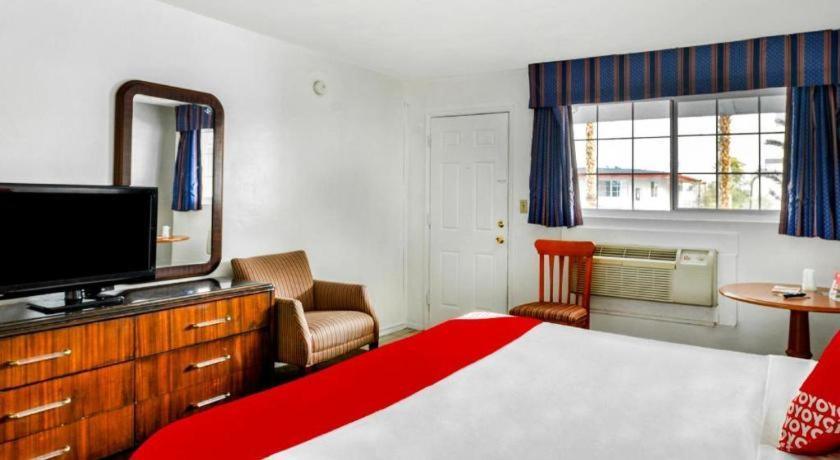 Oyo Gateway Motel Las Vegas North Strip/Fremont St. Area Ngoại thất bức ảnh