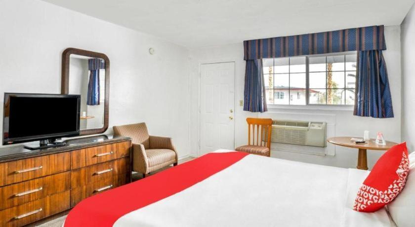 Oyo Gateway Motel Las Vegas North Strip/Fremont St. Area Ngoại thất bức ảnh