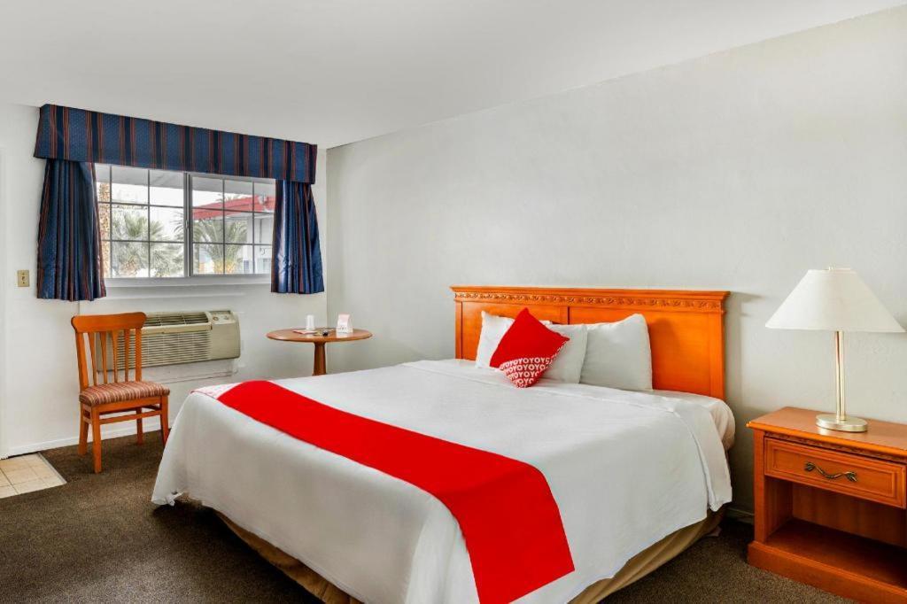 Oyo Gateway Motel Las Vegas North Strip/Fremont St. Area Ngoại thất bức ảnh