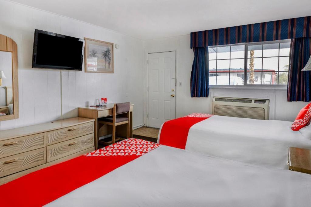 Oyo Gateway Motel Las Vegas North Strip/Fremont St. Area Ngoại thất bức ảnh