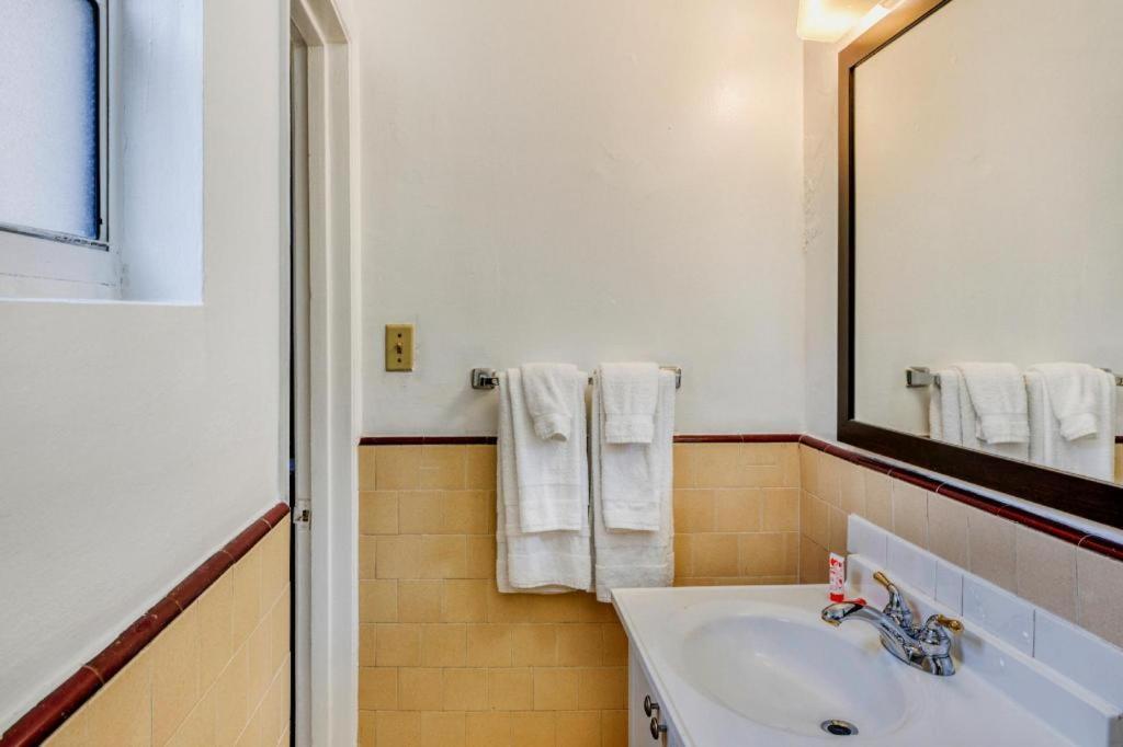 Oyo Gateway Motel Las Vegas North Strip/Fremont St. Area Ngoại thất bức ảnh